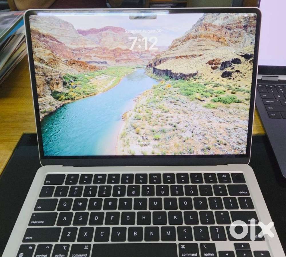 MacBook Air M3- 8 GB/256 GB (Starlight) [SEAL CUT / OPEN BOX]