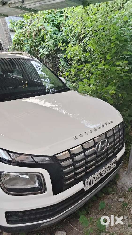 Hyundai Venue 2024 Petrol Well Maintained