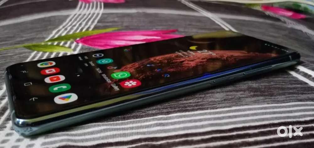 Samsung Galaxy S20FE 5g 8gb ram 128gb storage