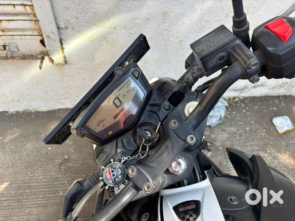 Best condition Apache 160 rtr 4 v dual disc top model in black