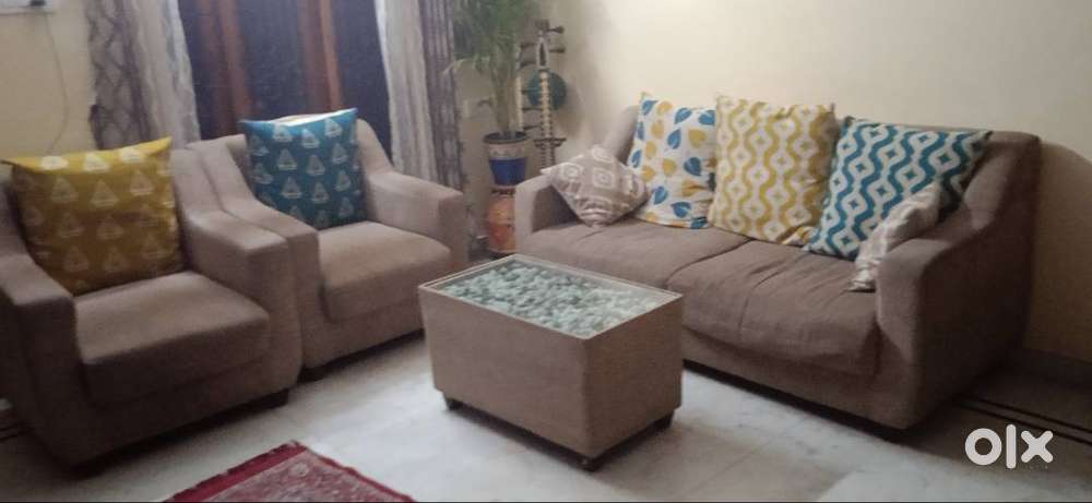 3+2 Sofa set with teapoy