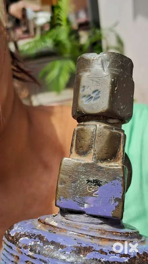 Oxygen cylinder