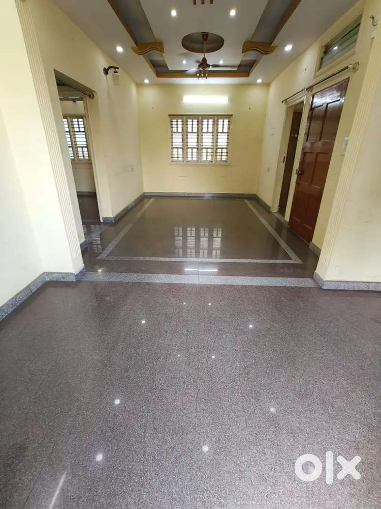 Individual builder floor 3 bhk house available fr rent in Rt Nagar ext