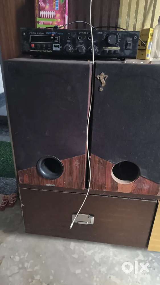 One universal  amp with two speaker