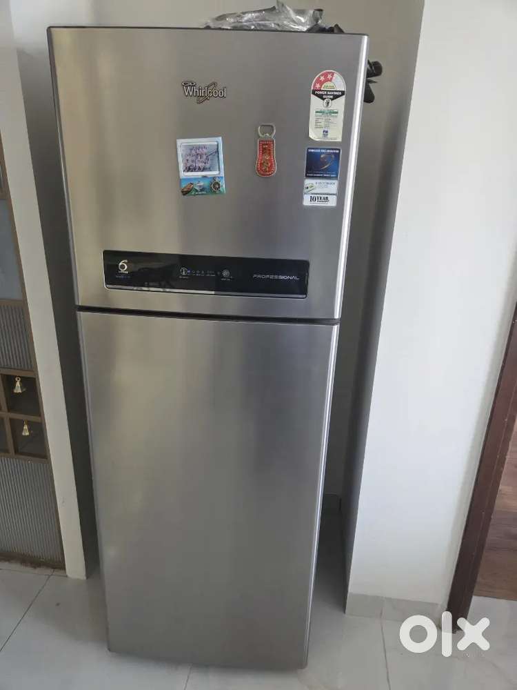 Whirlpool 340L Two Door fridge