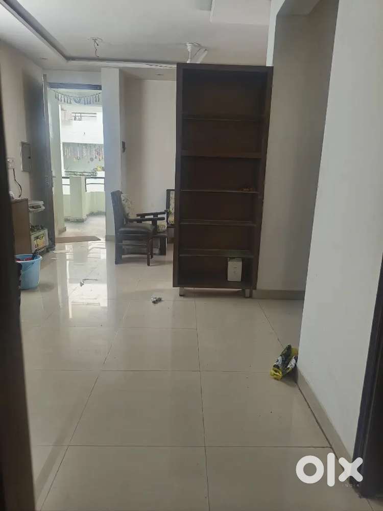 3bhk semi furnished flat for rent