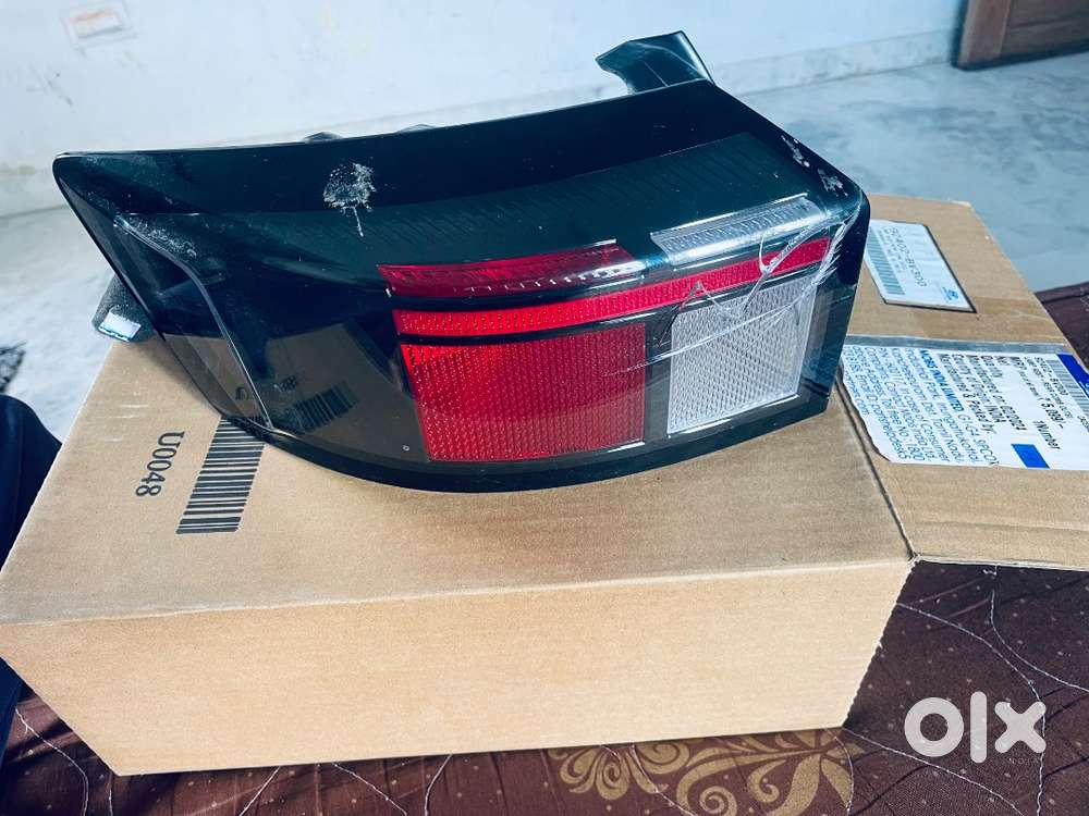 Creta facelift 2025 left side (indicator combo) genuin, minor crack