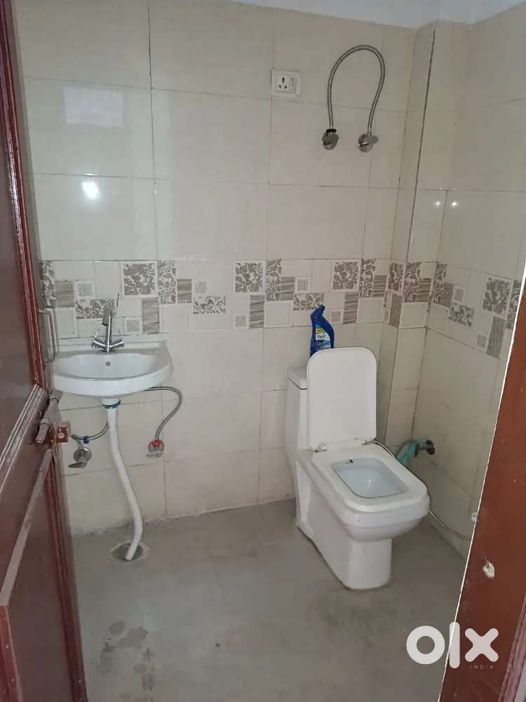 3 bhk flat balcony attechment room available