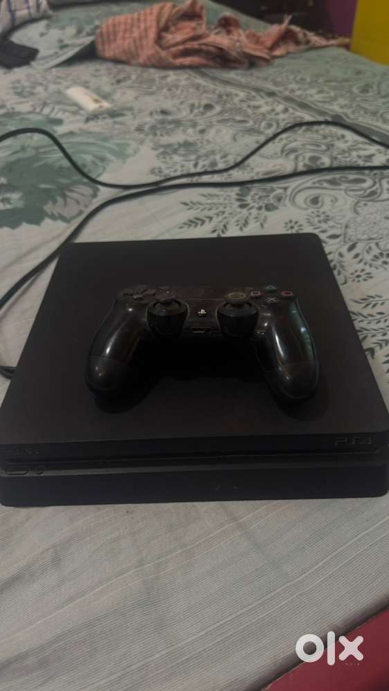 Ps4 unbroken ( not breaked) slim 1 tb with one month all games