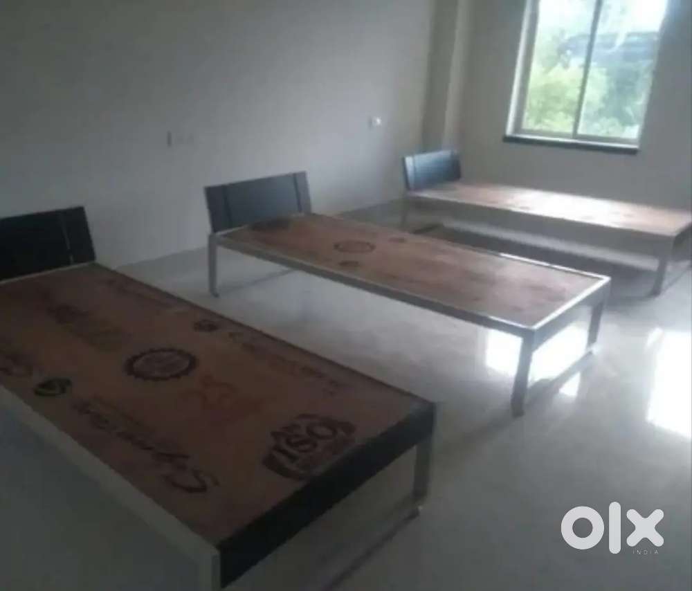 PG Hostel for Gents at Maradu Vyttila, Kundannur, Kannadikkadu