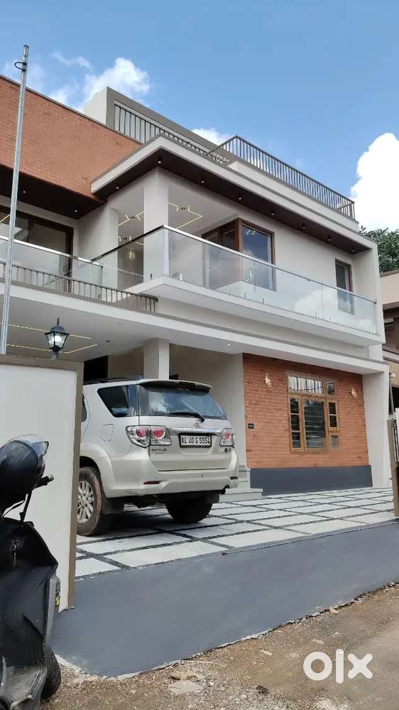 Kuzhivelippady 5 cent 4 BHK villa