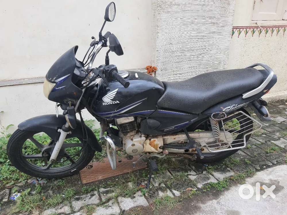 Honda shine. Company service record. Working very good.