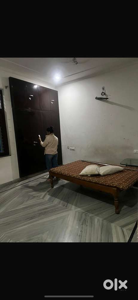 1 seat in a room sharing for a chill girl