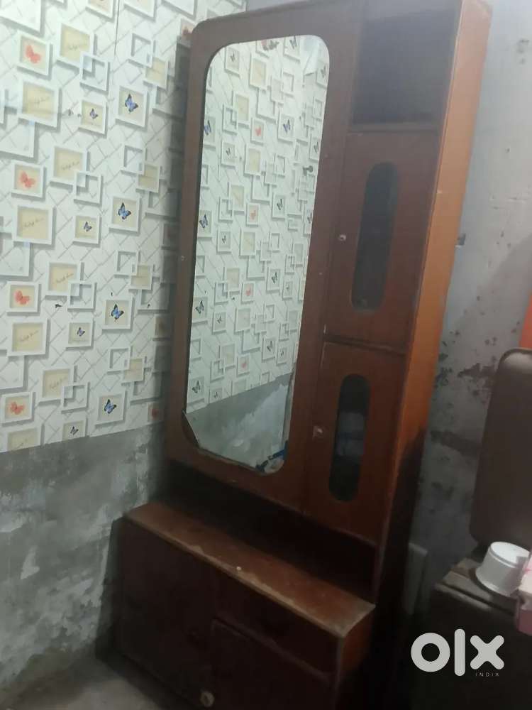 Dressing table