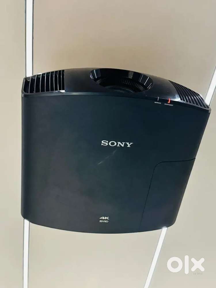 Dual HDMI Sony VPL VW270ES 4K Home Cinema projector