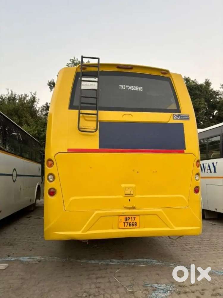 BUS DRIVER WITH HEAVY LICENCE