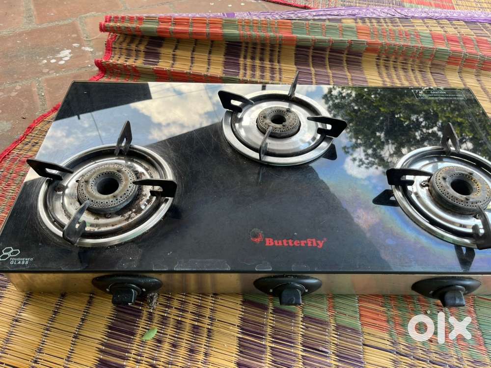 Glass top gas stove with burner