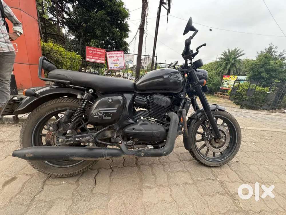 Jawa 42 2.1 black color