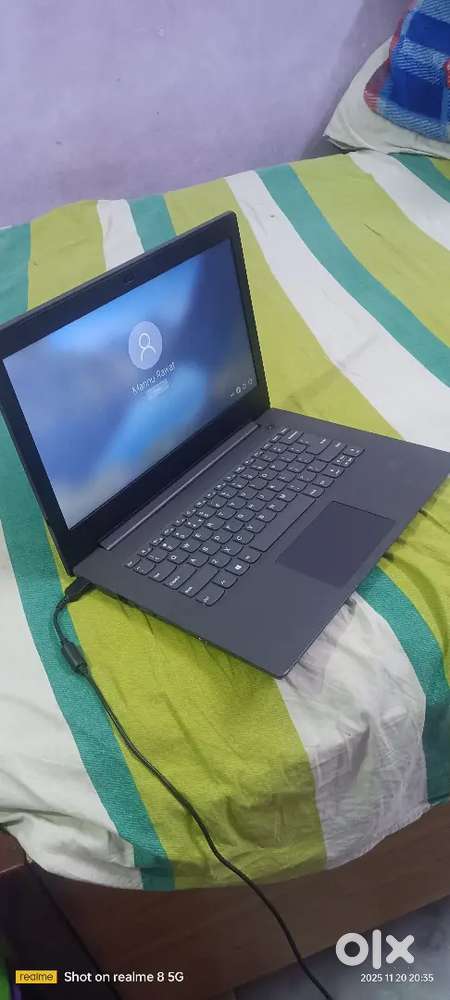 Laptop Lenovo with  cover