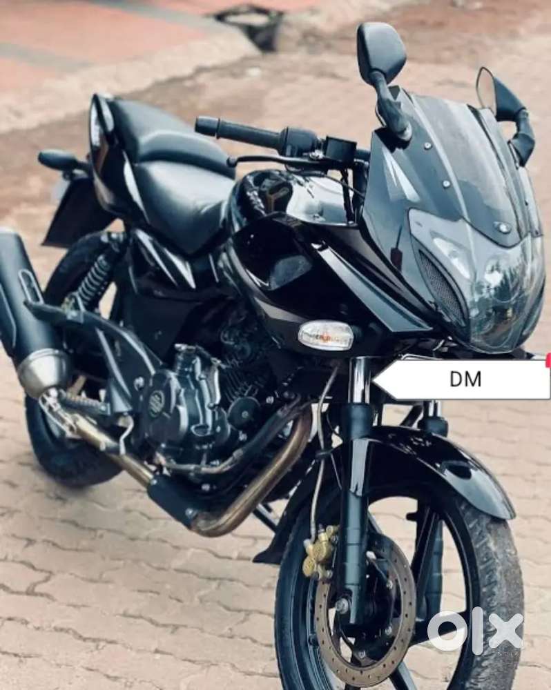 Pulser 220F 2018 model want to sell.