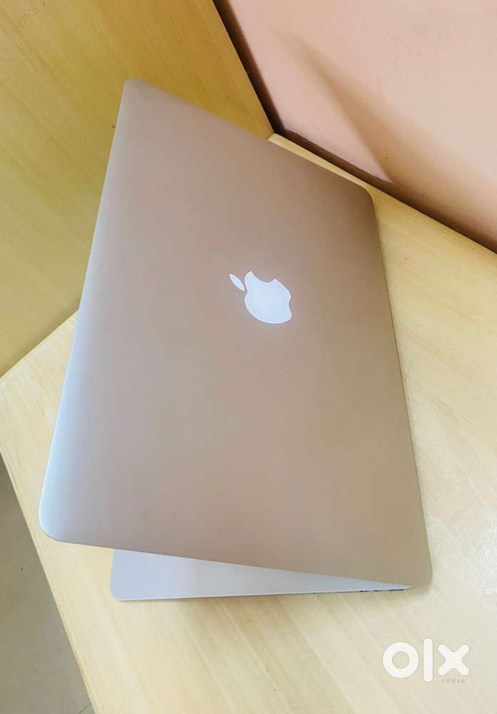 Apple MacBook Air A1466 (i5 5th Gen) – Excellent Condition!