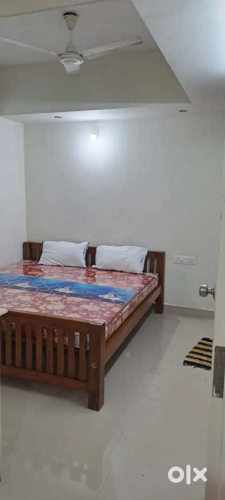 ഒറ്റവീട് ബാച്ചലേഴ്‌സ് ഒൺലി ഫുർണിഷ്ഡ് 3 ബെഡ്‌റൂം