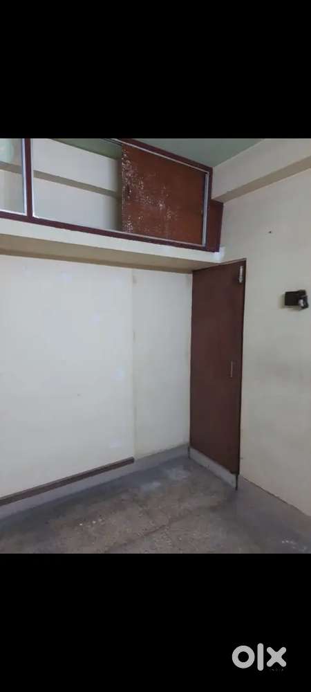 Ready to move 2bhk in Rishra bangur Park. 5mins walk railway station