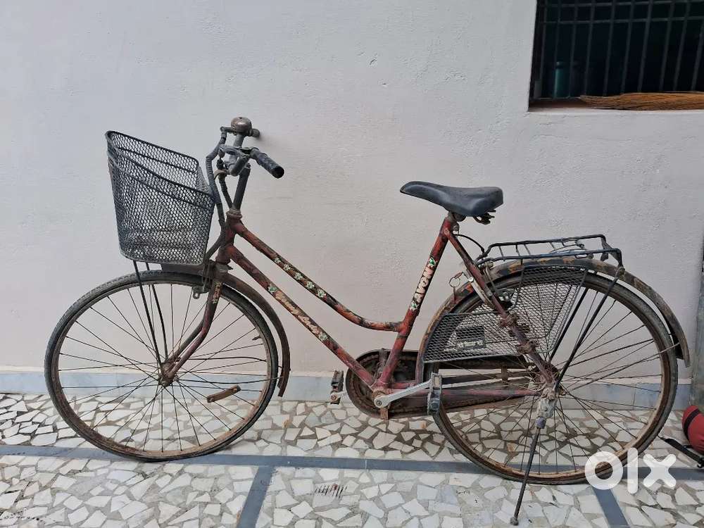 AVON LADIES CYCLE 2000 ₹