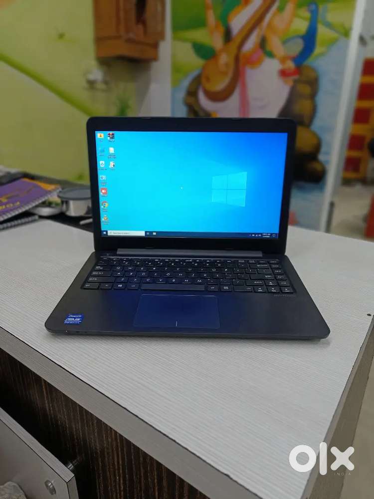 ASUS VivoBook E14  AMD E2  4GB RAM  256GB SSD  Good Condition A++