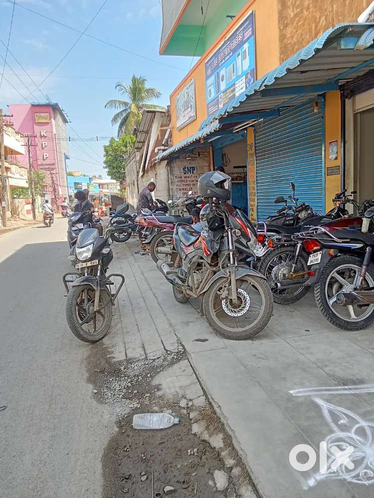 Two wheeler mechanic