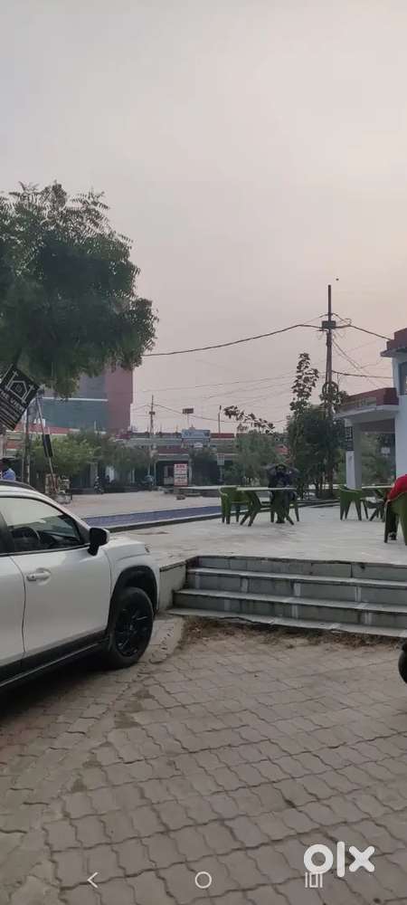 4 shop for sale in gomtinagar kisan bazar prime location