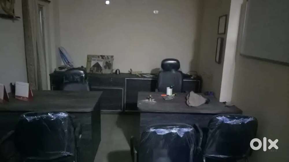 shopof 200 sqft at hill cart road