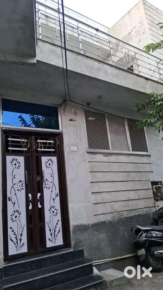 80 gaj available in 40 lakh ready to move