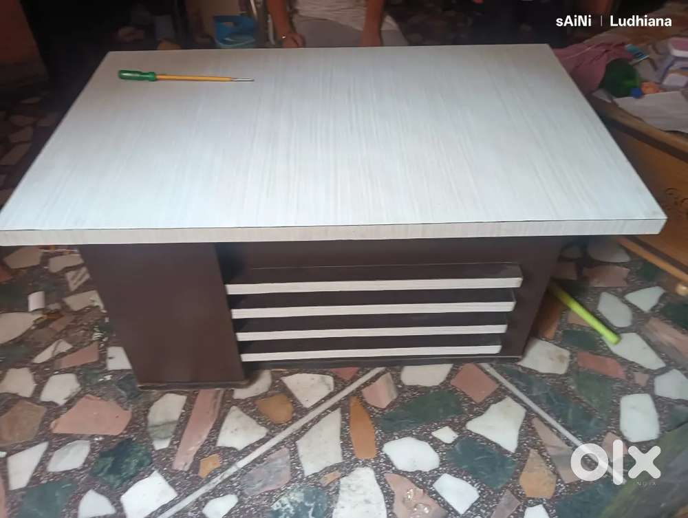 Table (size 4x 3)