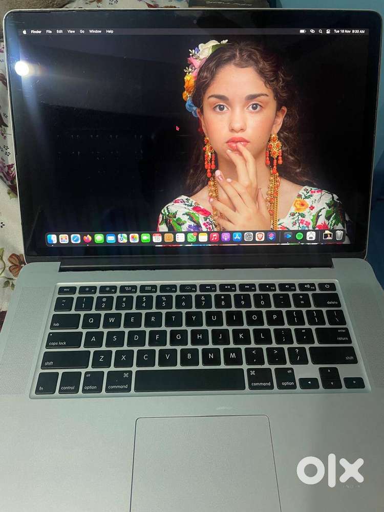 Macbook Pro A1398 EMC2910 16inch vivid 16GB RAM 512SSD Retina