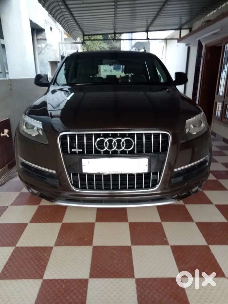 Audi Q7 sline with panoramic sunroof 2010 model