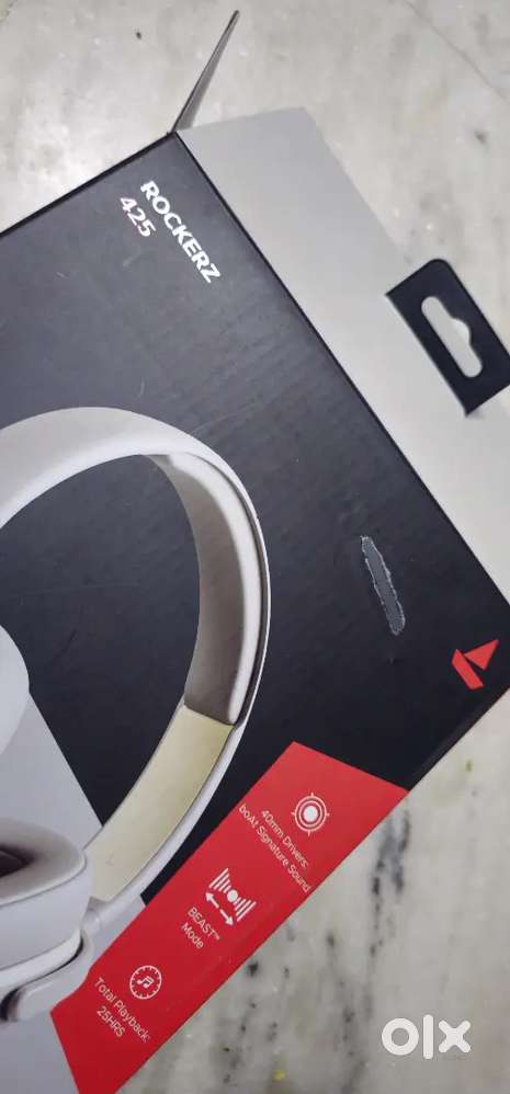 Boat Rockerz 425 wireless Headphones