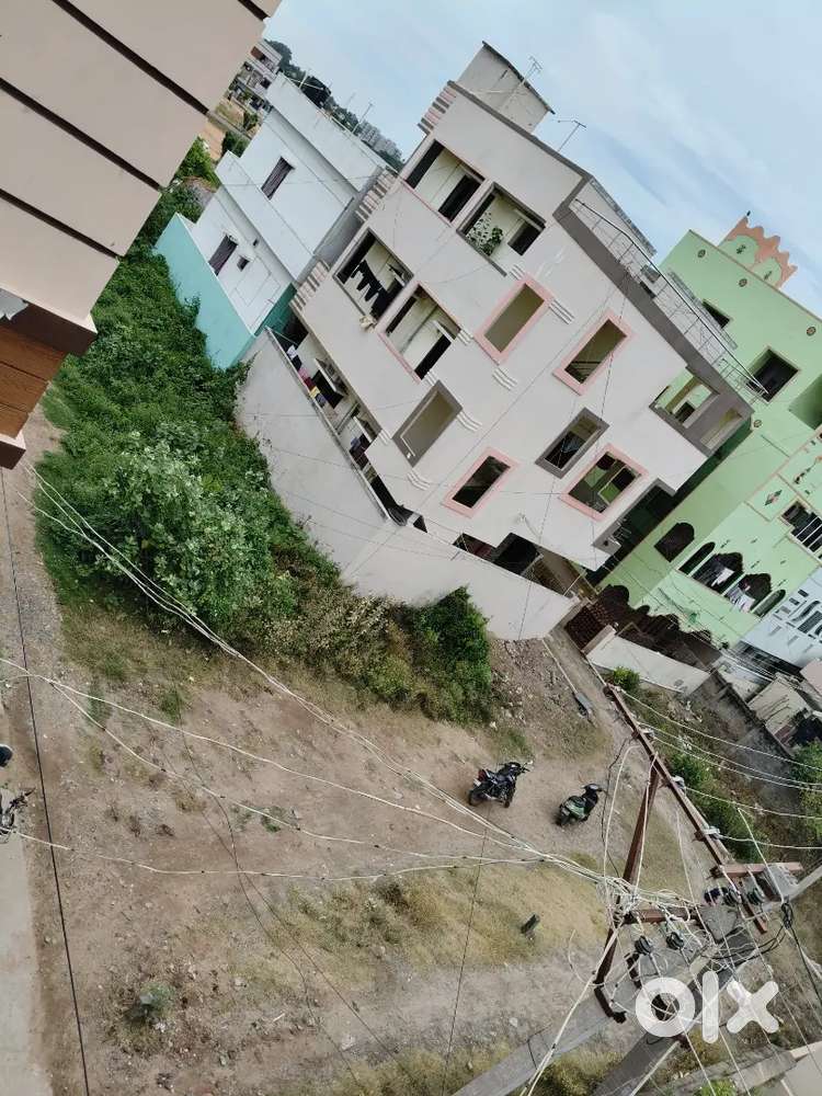 100 square yards land on sale