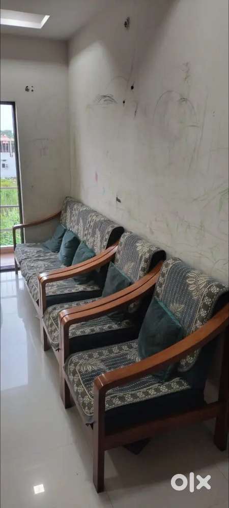 Need to sale Sofa set Urgently