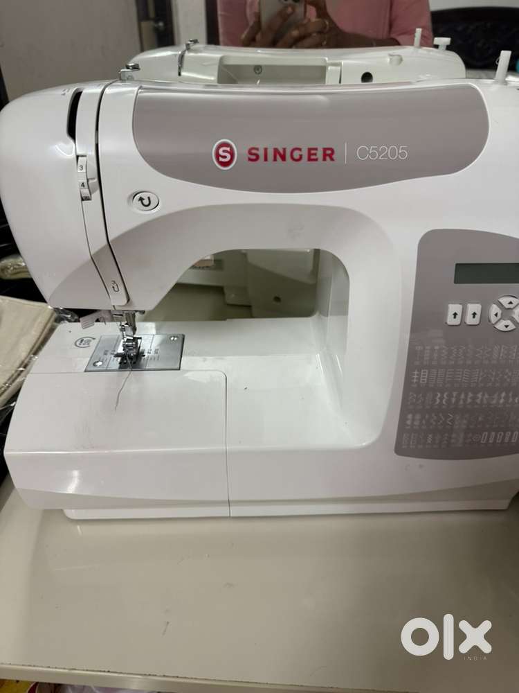 Singer c5205 computer sewing machine 80 built in stitches