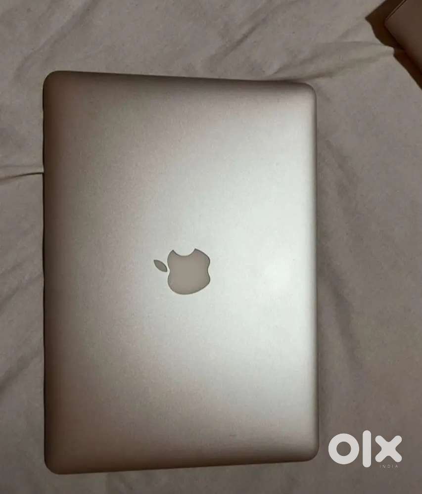 MacBook Air (13-inch, Early 2015) macOS Monterey Version 12.7.4