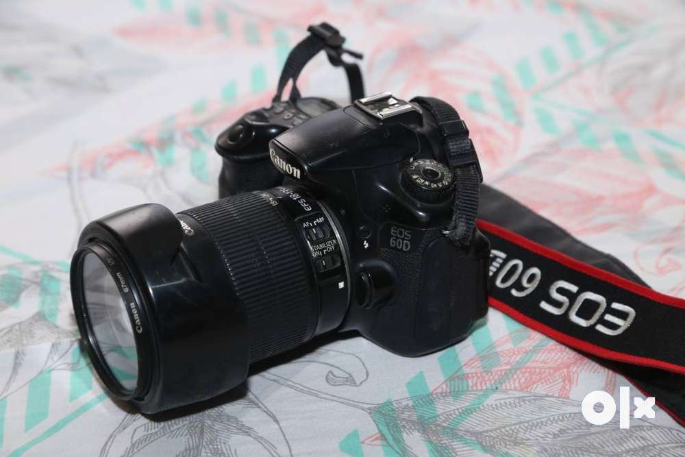 Canon 60d camera with lens 18-135