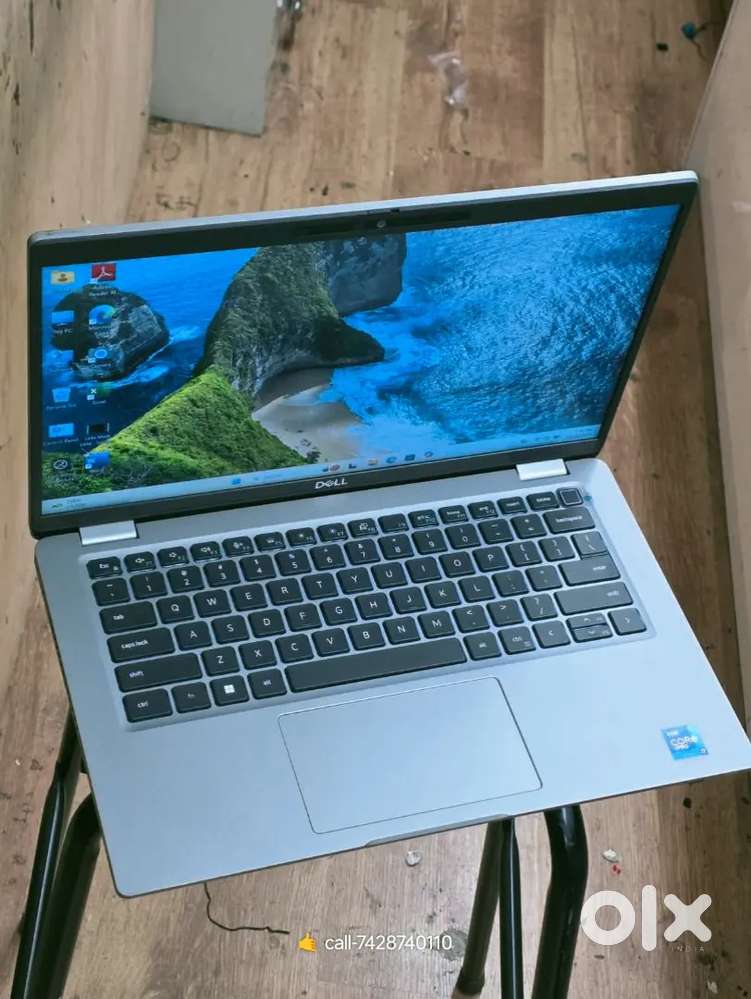 Dell i5 11th gen touchscreen 8-256ssd new condition under  warranty