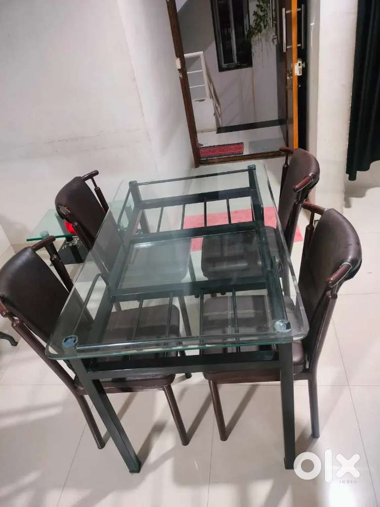Precious dining table