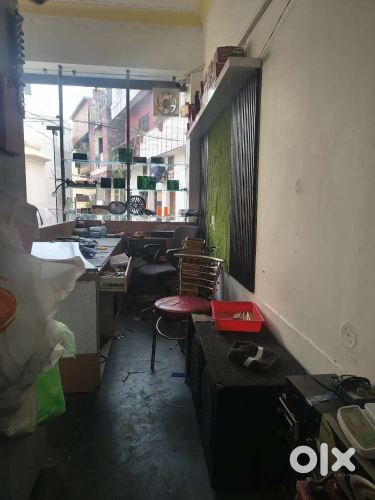 Need girle or woman for Electronic shop work