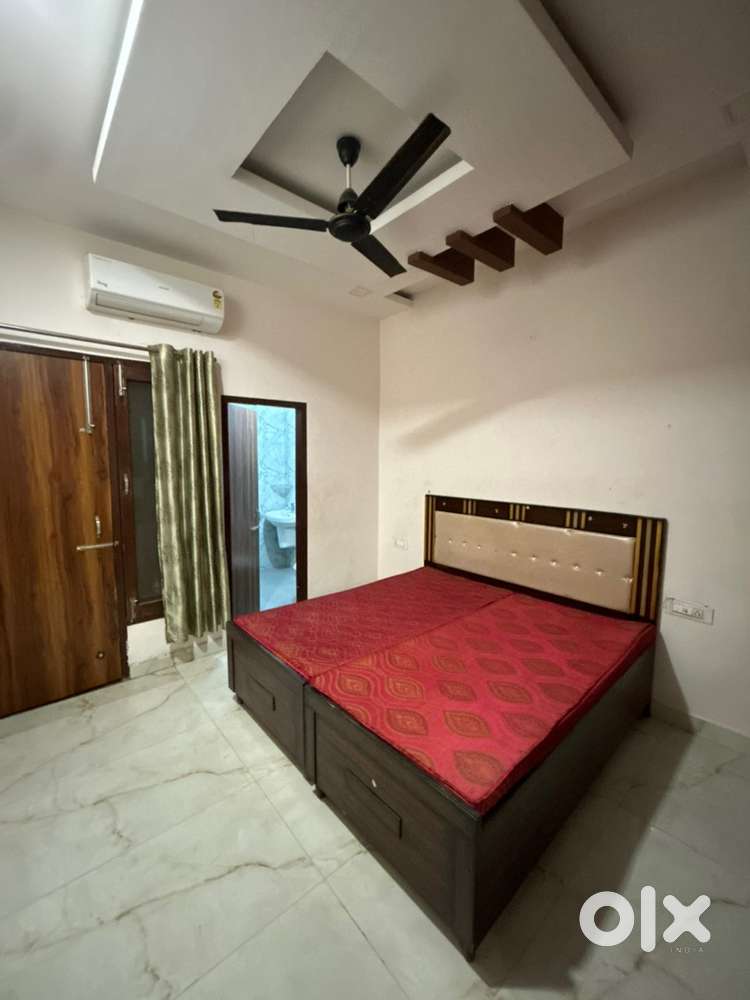 2Bhk flat for rent 20500/fully furnished sec 127 shivalik city kharar