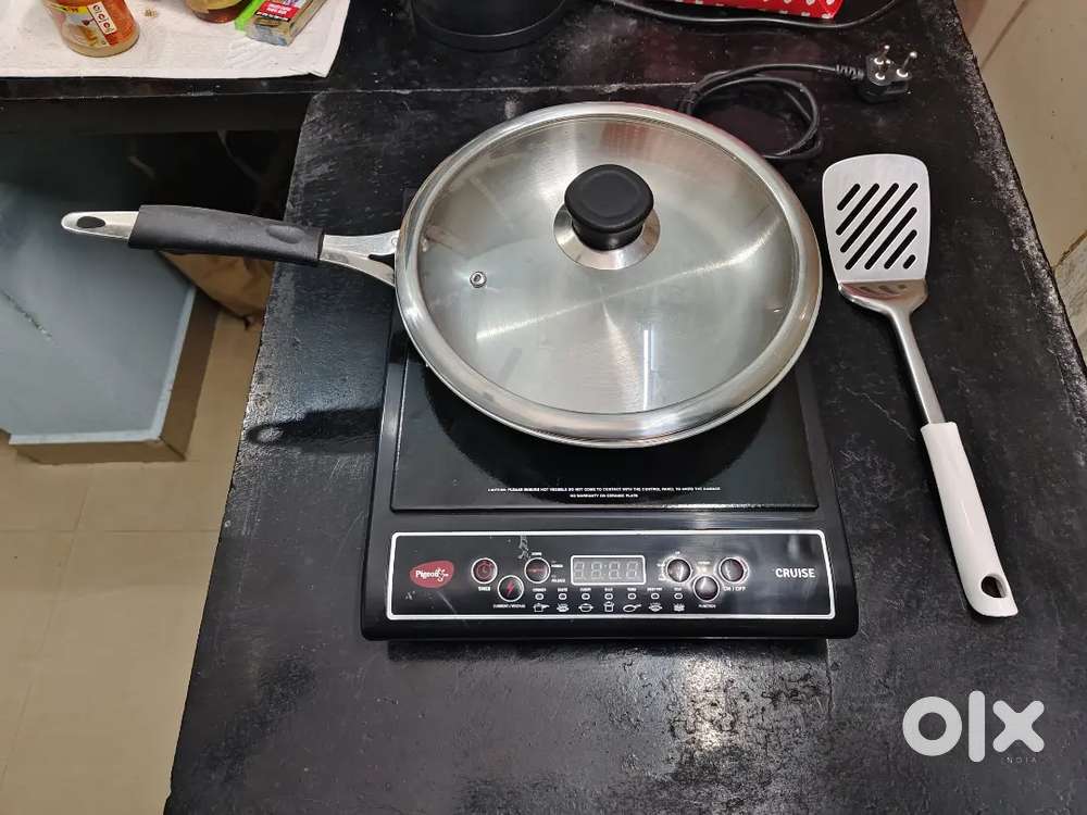 Induction cooktop with utensils