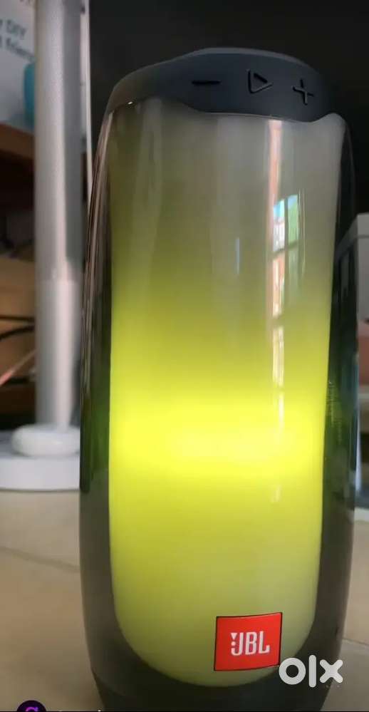 JBL PULSE 4 POTABLE BLUETOOTH SPEAKER - imediyetly sale this product