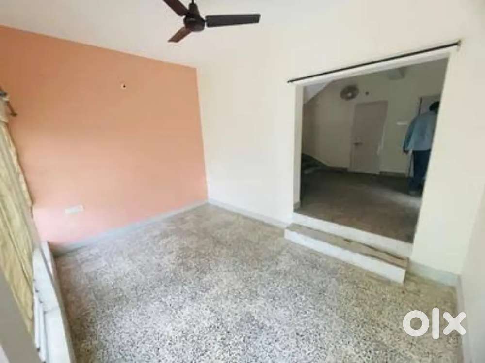 Rooms available 2bhk for girls and boys near airport road Bhopal