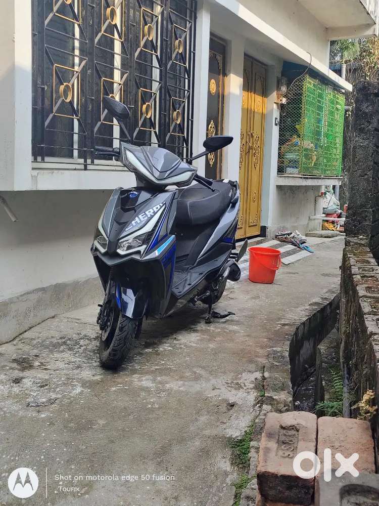 Yakuja electric scooter